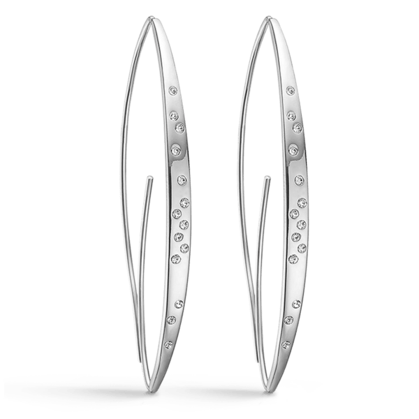 Arkandi Ohrhaken in Silber, mit weißen Steinen. 50 x 25 mm.