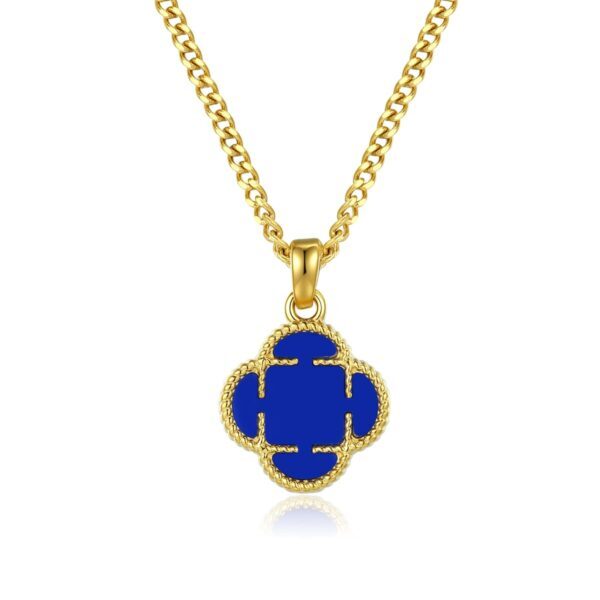 Wasserfeste Halskette mit blauem vierblättrigem Kleeblatt-Design in 18-Karat-Goldplattierung (PVD) für Herren