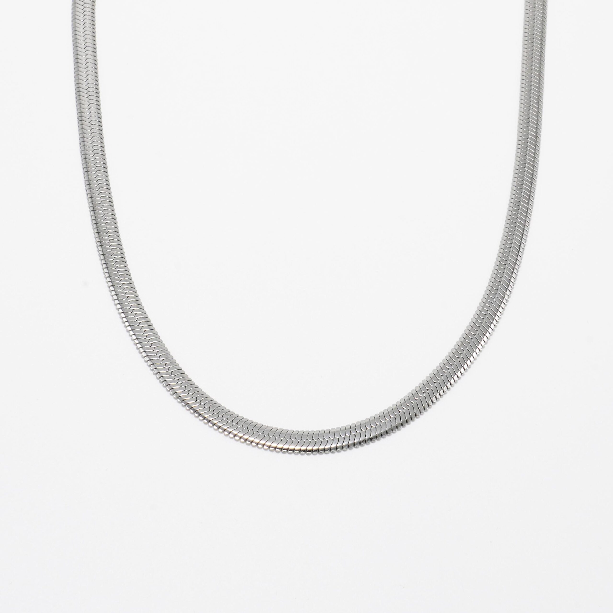 Flache Schlangenkette in Silberoptik