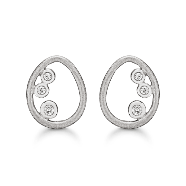 Silberne Ohrstecker rhodiniert matt oval mit 3 facettierten Zirkonia.