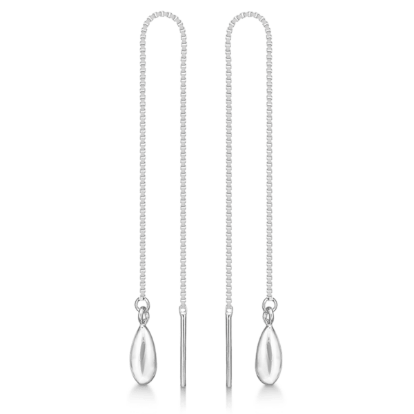 Kettenohrringe aus Silber mit Tropfenanhänger.