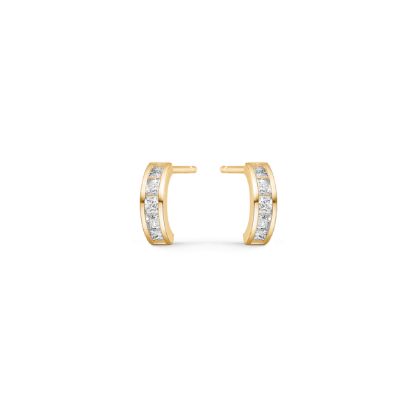 8kt. goldene Ohrstecker 1/2 Schleife mit facettierten Zirkonia. Abmessungen: 7,5 x 2,40 mm.